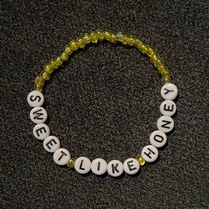 Taylor Swift sweet like honey friendship bracelet